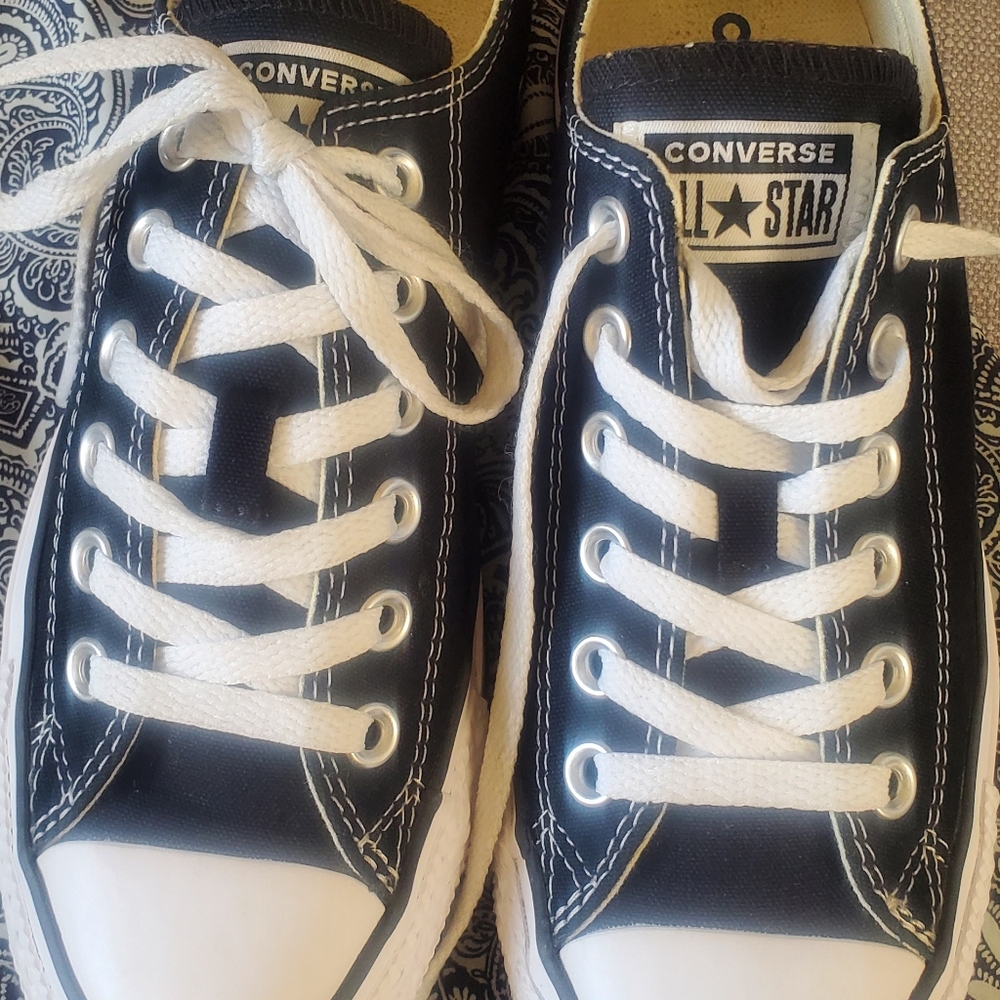 Converse Sneaker - Picture 3 of 8